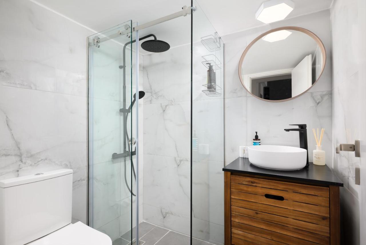 Apartment H Experience - Funky 1bd In Vibrant Nea Smirni Athens